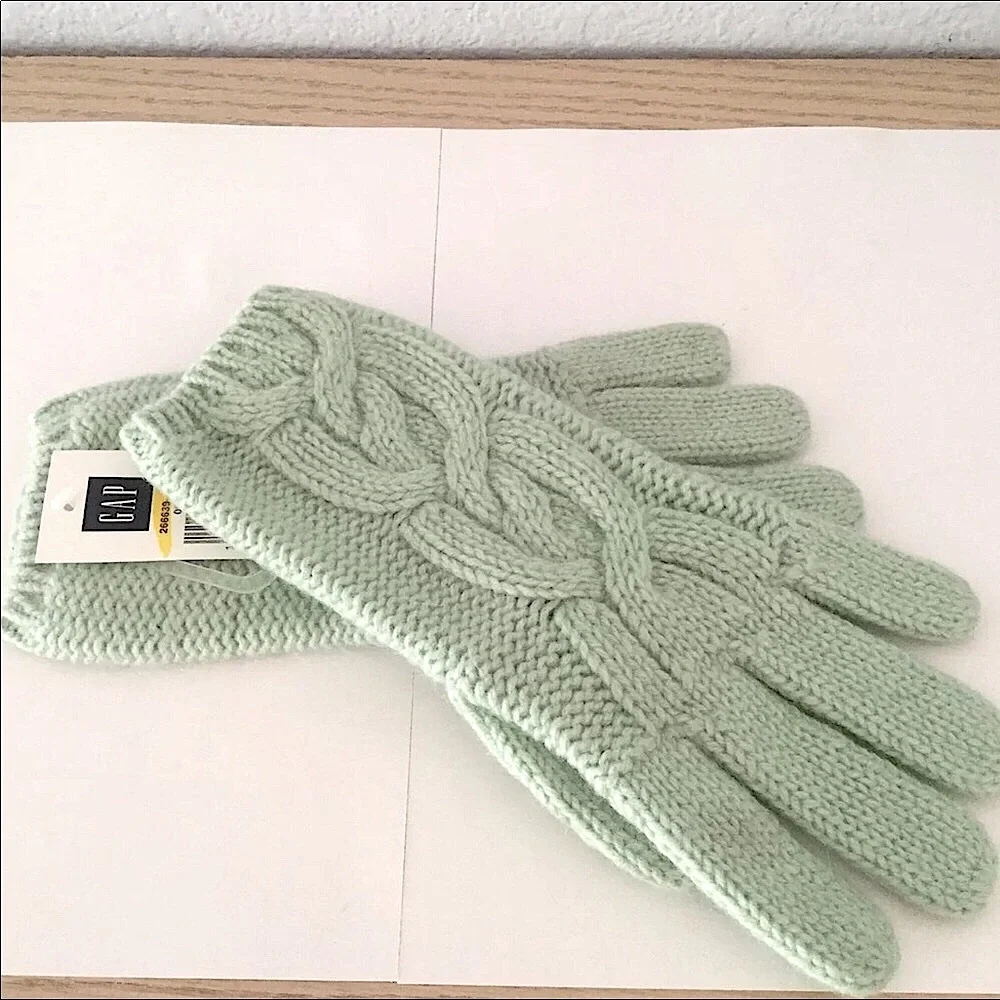 Gap Wool Blend Cable Knit Gloves